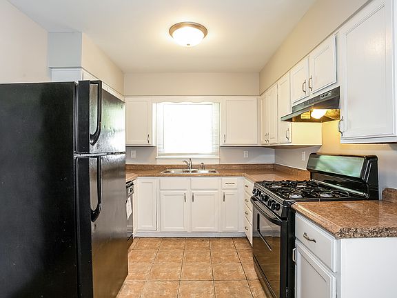 5th image of 526 N Westlawn Ave