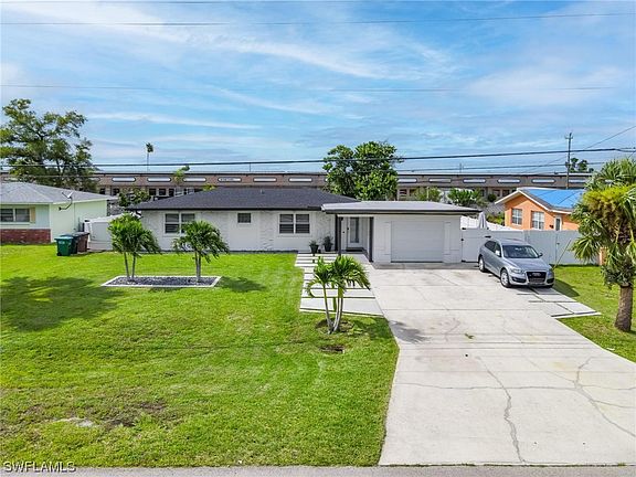 2nd image of 1119 NE Pine Island Ln