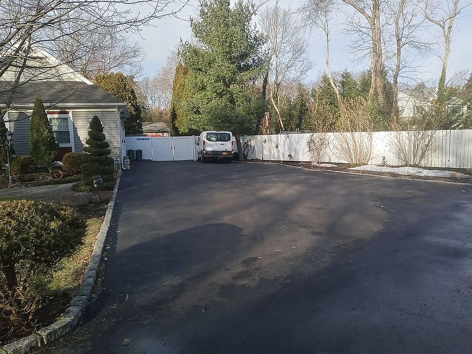 1st image of 202 S Jamesport Ave