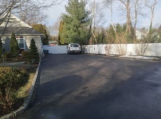 202 S Jamesport Ave, Riverhead, NY 11901