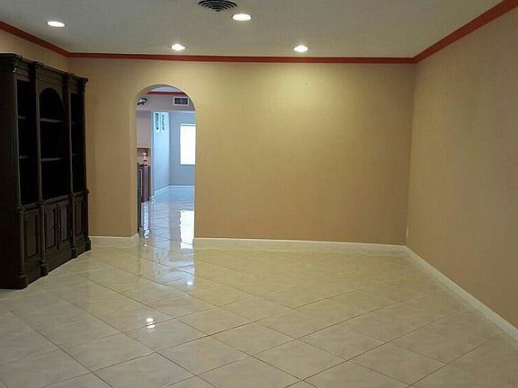 5th image of 20525 NE 22nd Ct