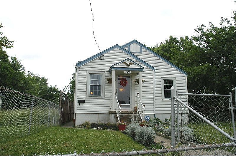 1st image of 2921 Rowan St