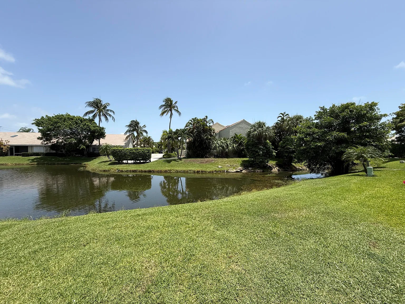 3 bed, 2.0 bath, 1842 sqft, $4,200 — Photo 4