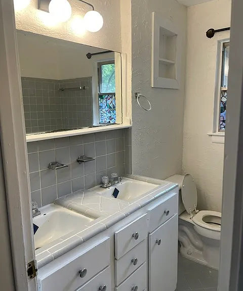 Big side bathroom