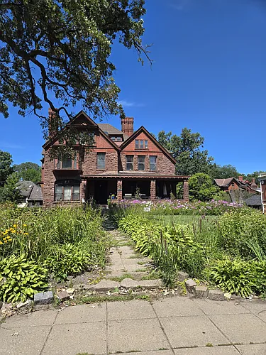475 Summit Ave Photo 1