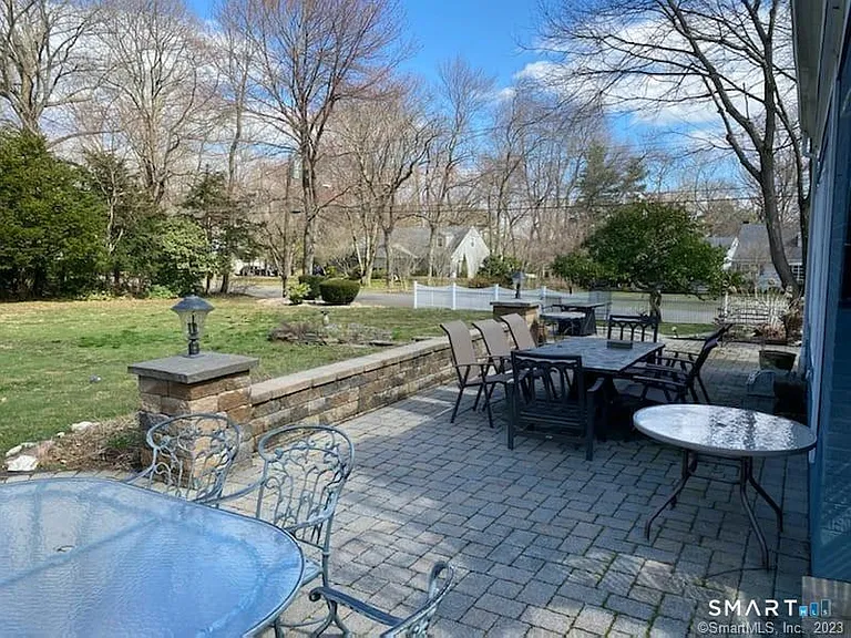 94 Fennbrook Dr — Photo 17