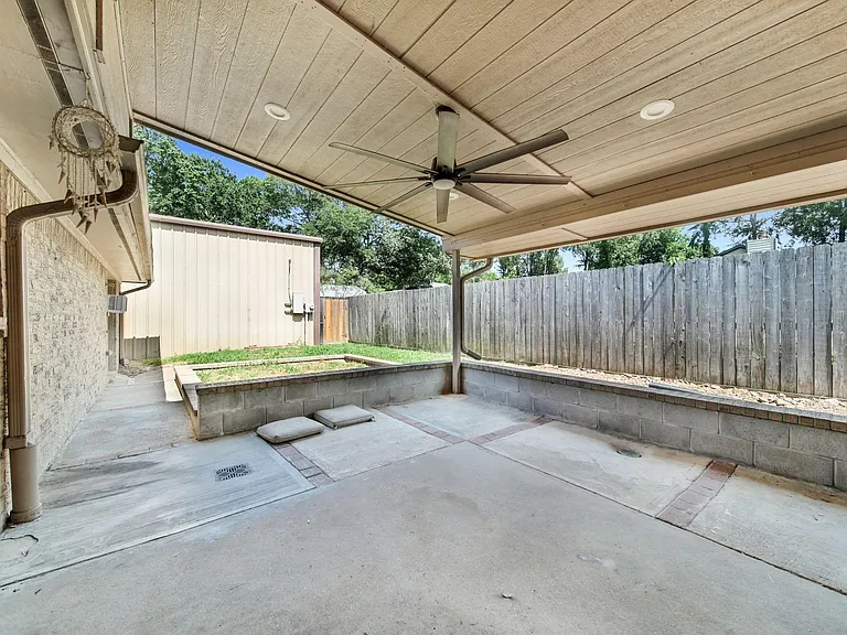 303 Shawnee Dr — Photo 17