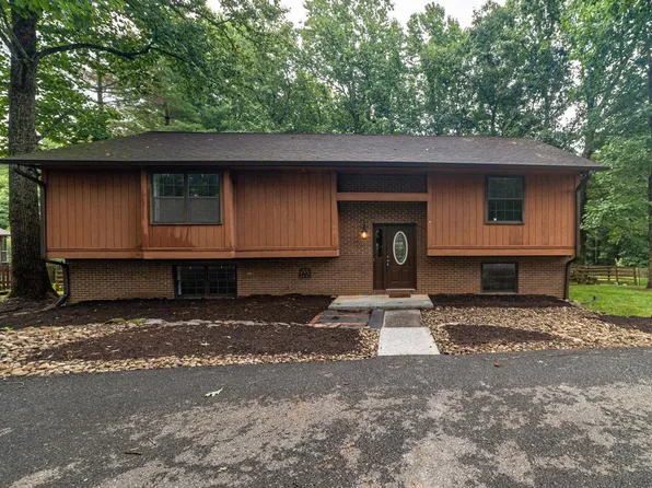 100 Cameron Rd, Forest, VA 24551