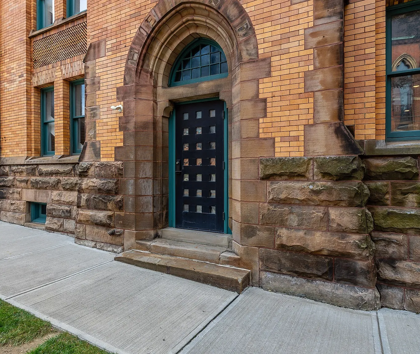 Heyse Apartments — Photo 1