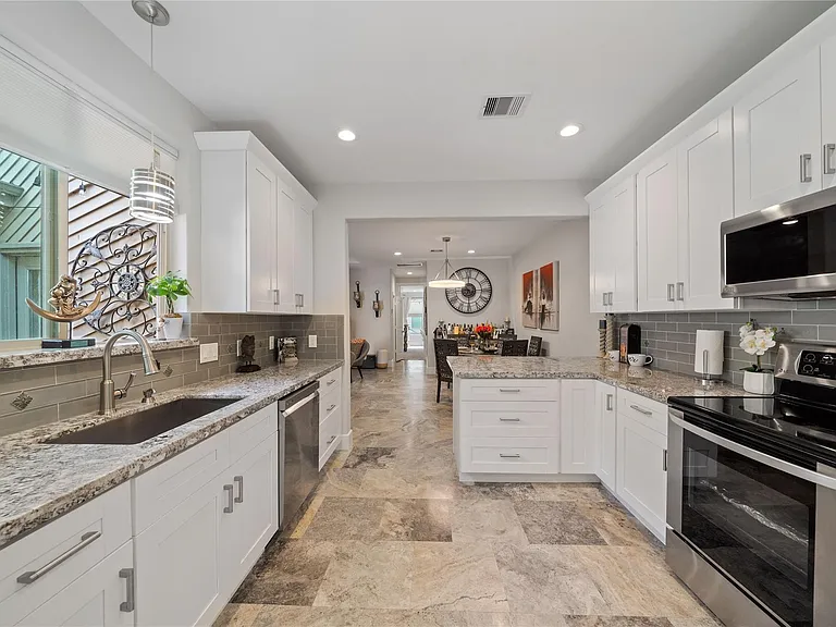 656 N Eldridge Pkwy — Photo 10