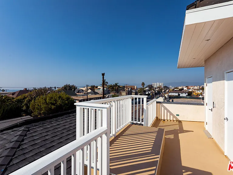 702 Pacific Ave — Photo 41