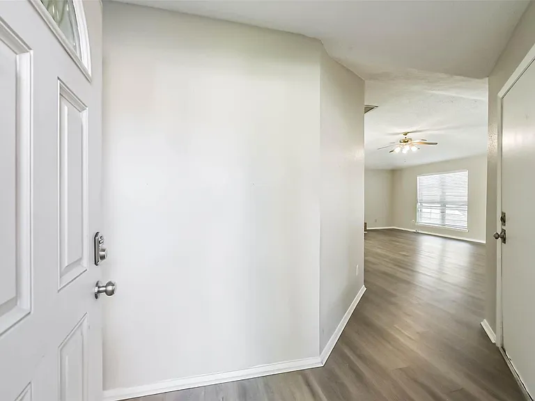 2406 Pilgrims Bend Dr — Photo 9