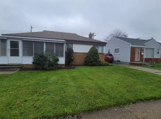 15030 Petrie St, Roseville, MI 48066