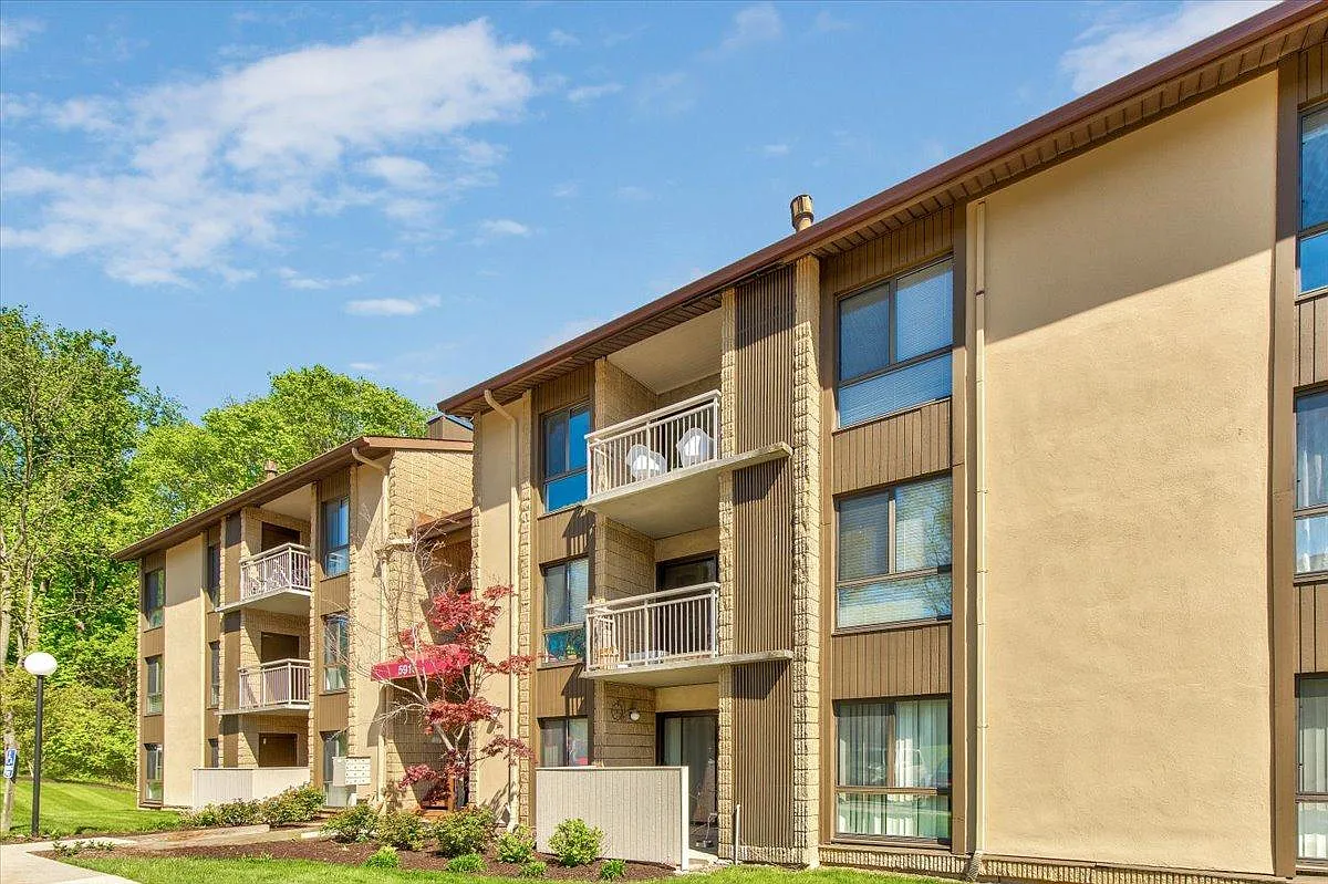 2 bed, 908 sqft, $2,200 — Photo 3