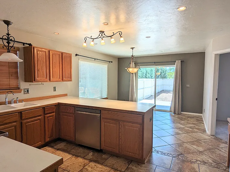 708 S Junction Ave — Photo 14