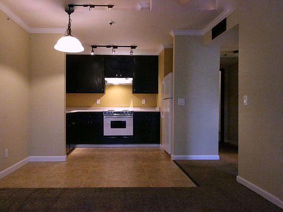 4th image of 530 9th St APT 1