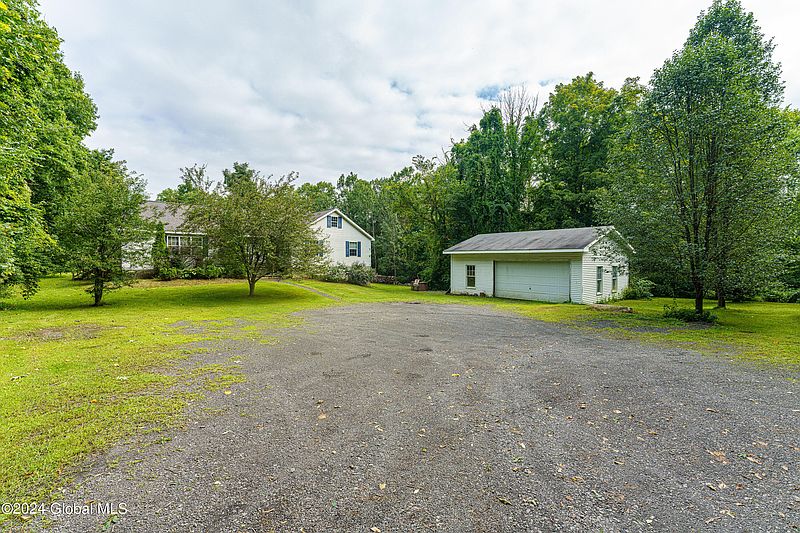 3rd image of 1090 County Route 411