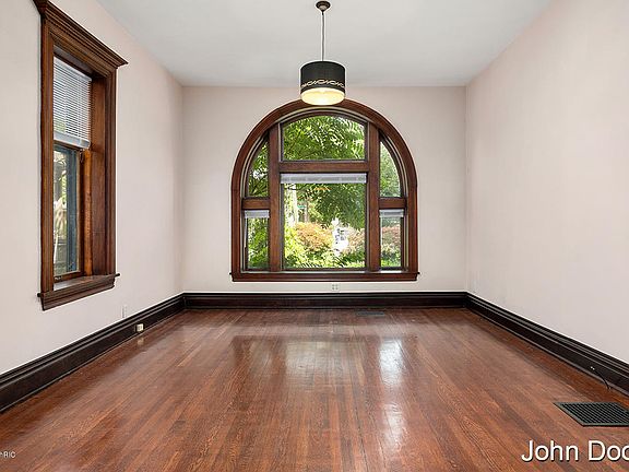 5th image of 583 Madison Ave SE