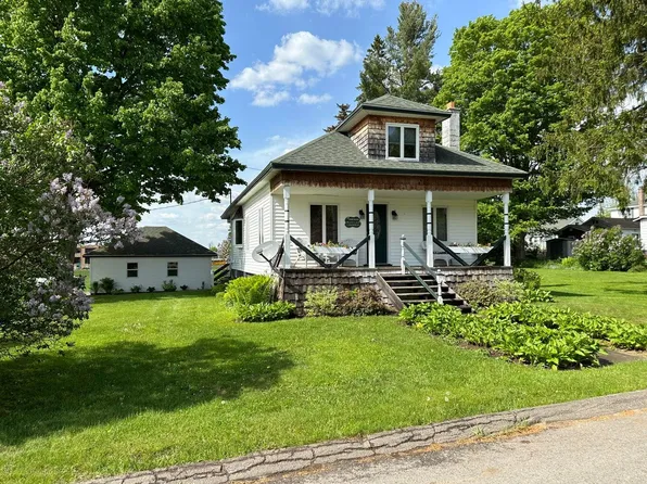 3 Freeman St, Tupper Lake, NY 12986