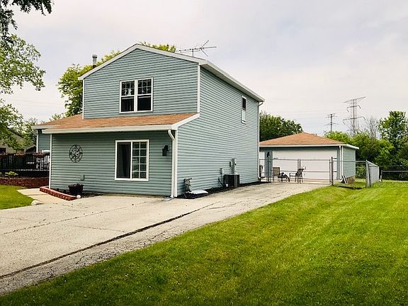 3rd image of 20162 S Rosewood Dr