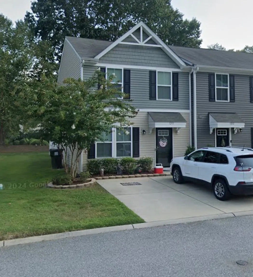3 bed, 1260 sqft, $2,350 — Photo 1