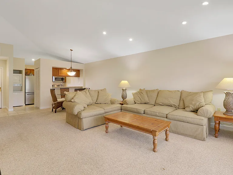 706 Club Dr — Photo 6