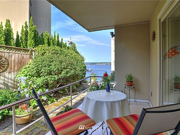 This 2 bedroom, 2 bath home has all you'd ever want with an incredible location in Seattle's sought-after Madison Park neighborhood. You'll enjoy this courtyard that's right off your deck ~ a perfect sanctuary for your morning coffee or your evening toast to a wonderful day with a view of Lake Washington!