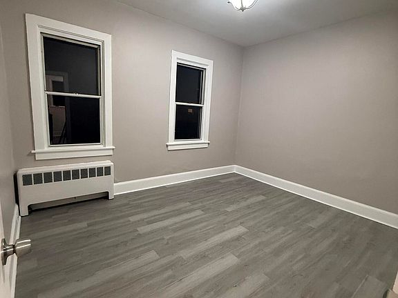 3rd image of 929 Stafford Ave APT 2