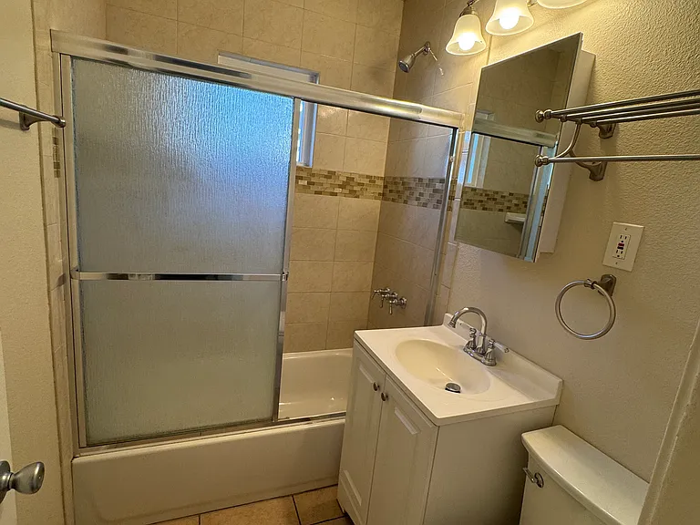 8856 Hoffman St — Photo 14