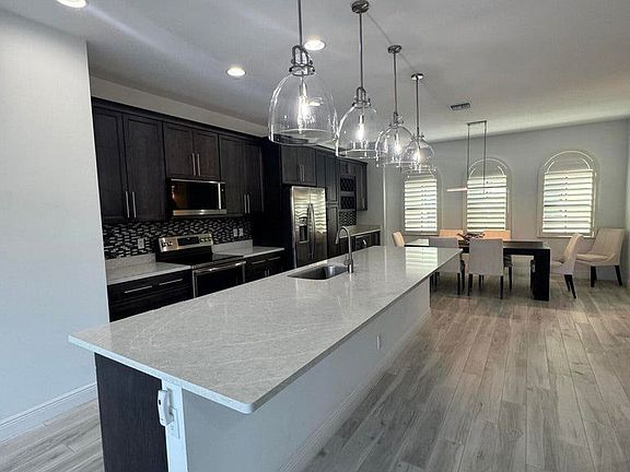 5th image of 615 Windward Cir N #N