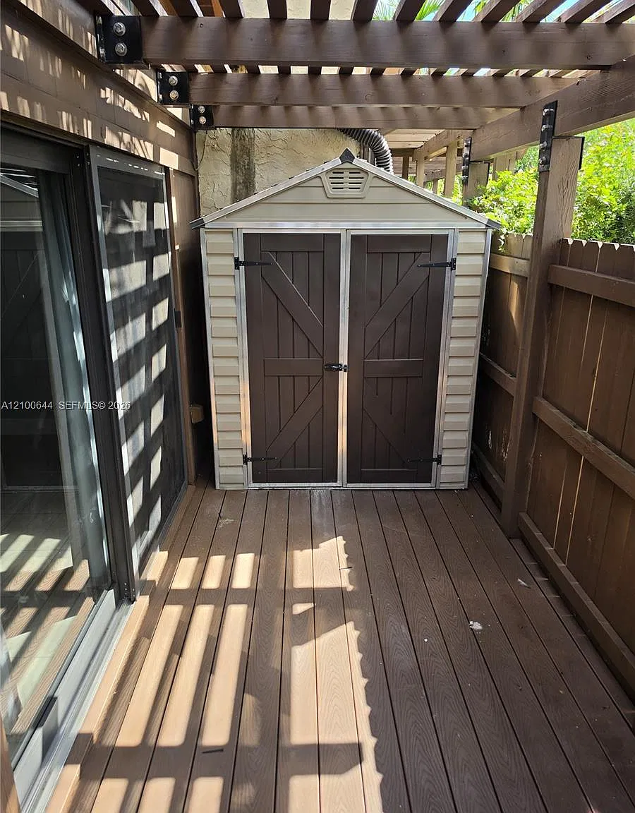 Killian Pines Townhouses — Photo 2