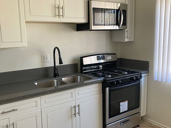 3rd image of 7742 Lankershim Blvd #44
