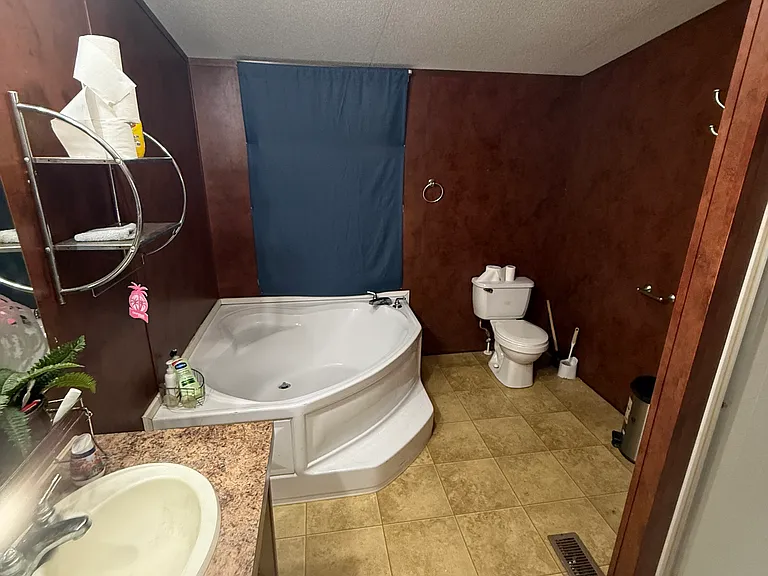 533 Houston St E — Photo 2