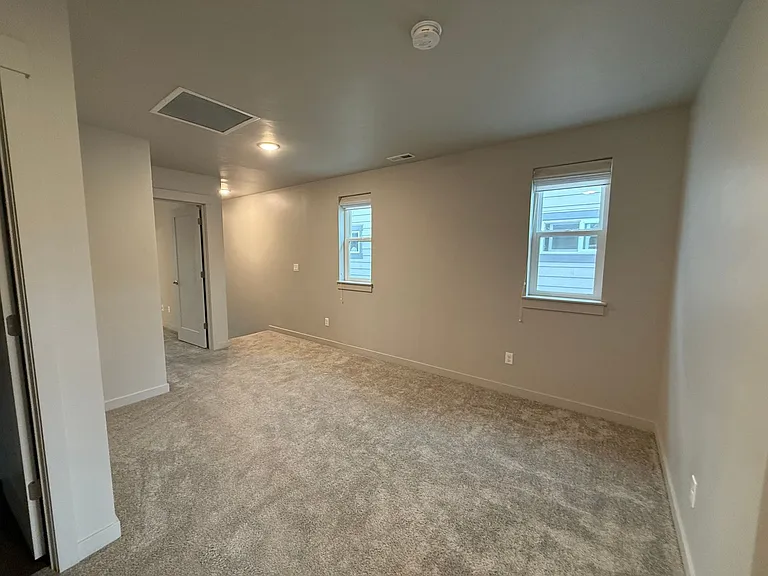 2366 NE Victor Pl — Photo 12