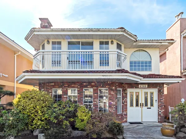 4266 Frances St, Burnaby, BC V5C 2R1