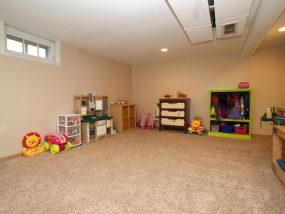 4th image of 1084 Livingston Ave