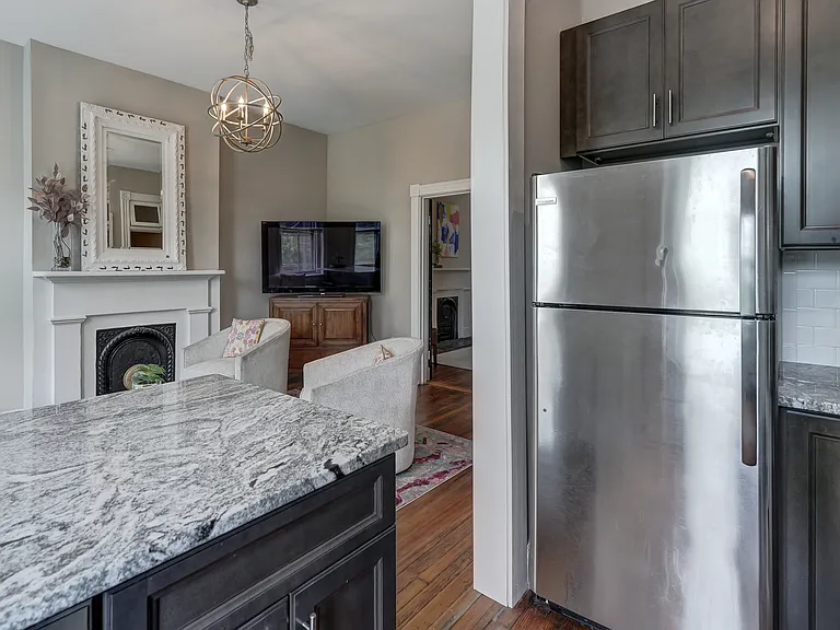 2406 E Clay St — Photo 13