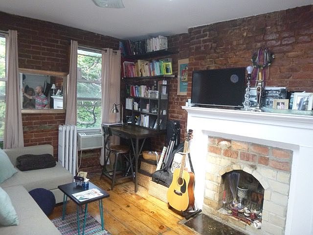 1st image of 176 Waverly Pl APT 3