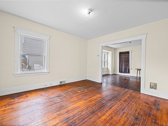 4th image of 241 Avis St