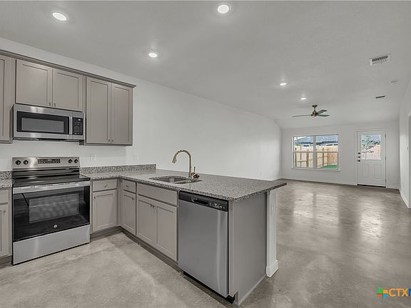 4th image of 904 Cherry Laurel Ln