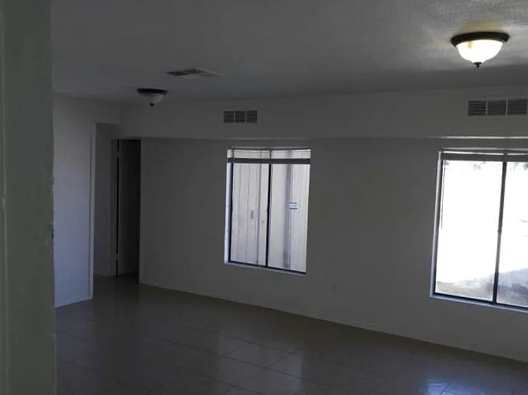 3730 W Sheridan St — Photo 4