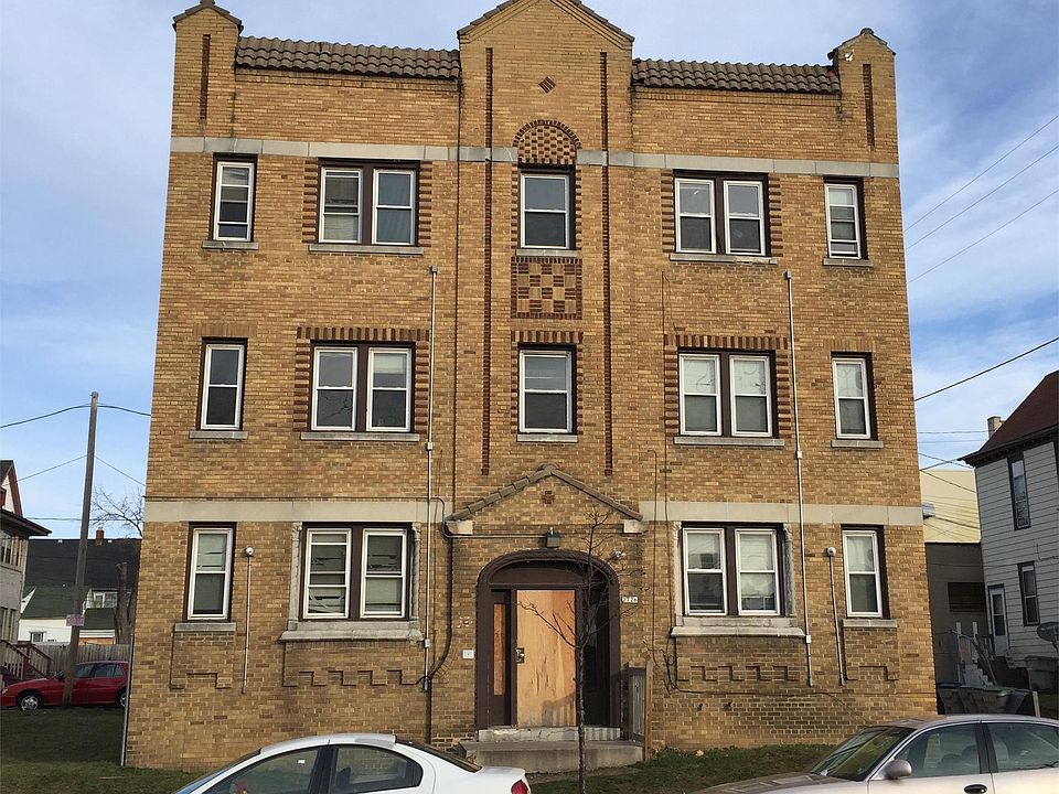 1st image of 2726 W Clybourn St APT 11