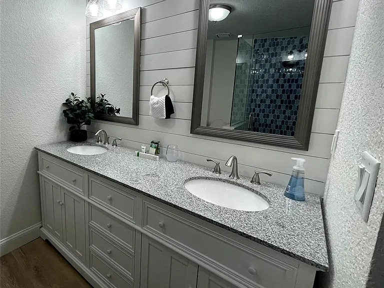 1639 Saint Catherine Dr W — Photo 10