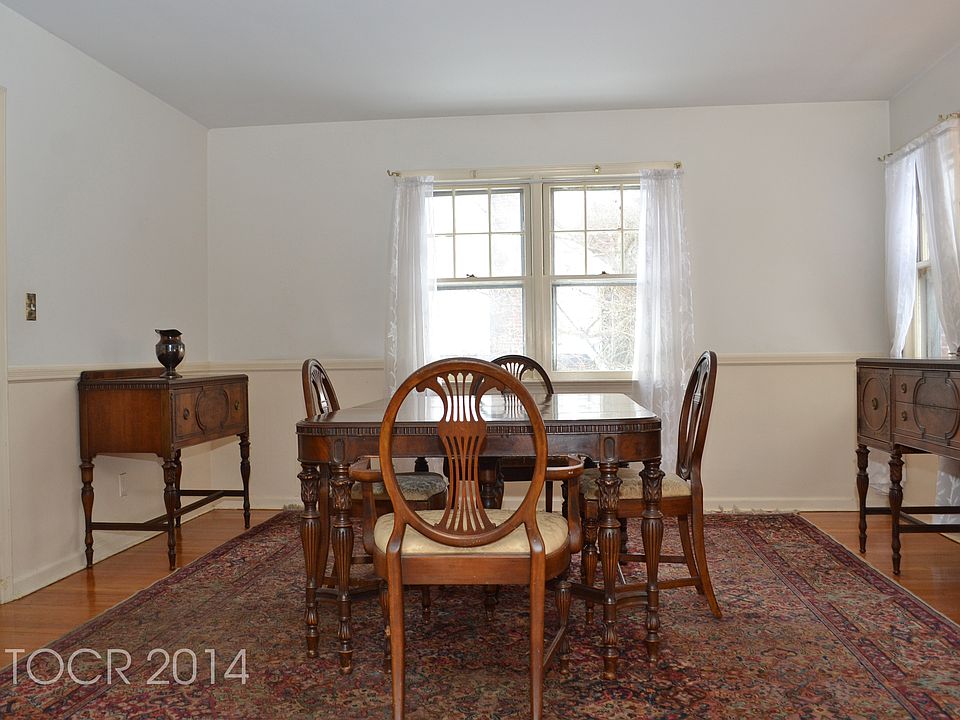 2nd image of 621 Queen Anne Rd