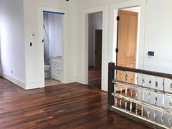 2nd image of 2131 Urquhart St