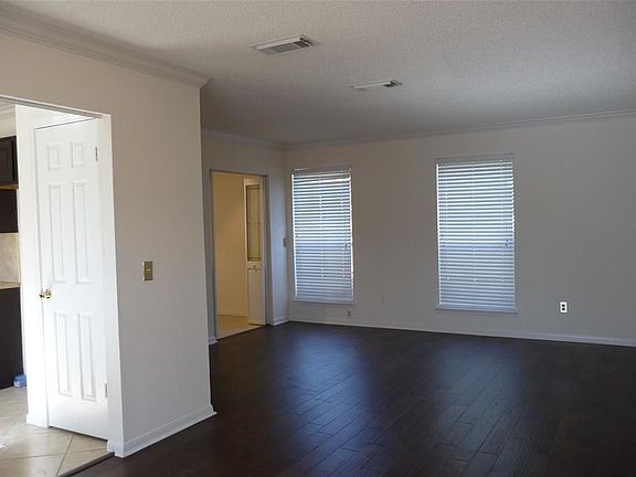 4th image of 3422 Hidden Creek Dr