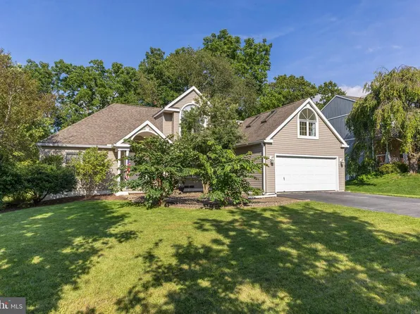 365 Farmstead Ln, State College, PA 16803