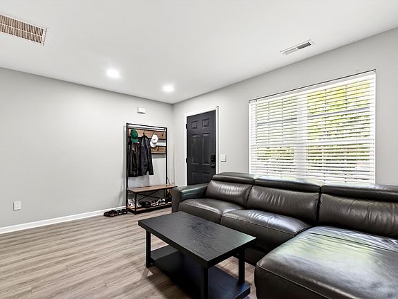 3rd image of 37 Red Ln