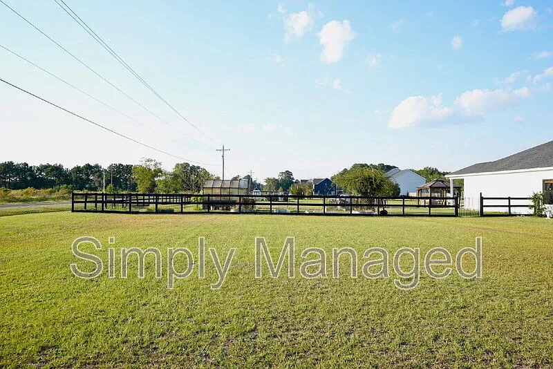 3 bed, 2.0 bath, 1863 sqft, $2,100 — Photo 3