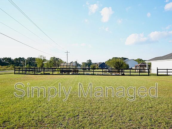 3rd image of 2915 Duck Pond Rd